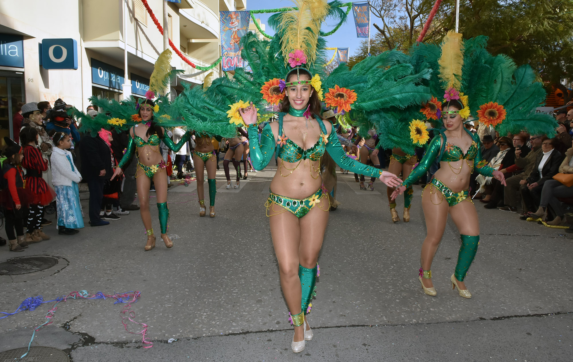 Dezenas De Milhar De Visitantes Brincaram Ao Carnaval Em Loulé Com Fotos 0973