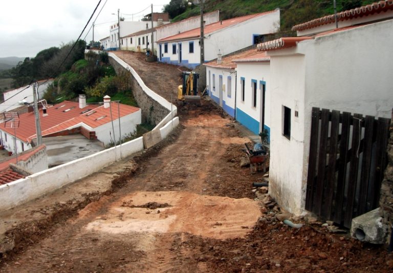 Obras na Rua das Figueiras em Aljezur já arrancaram