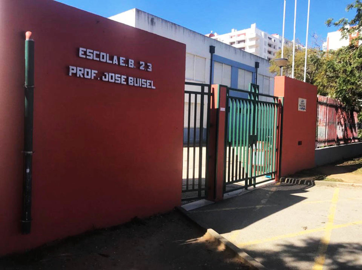 Escola em Portimão encerrada pelo terceiro dia consecutivo devido a greve  no ensino - Vídeos - Correio da Manhã