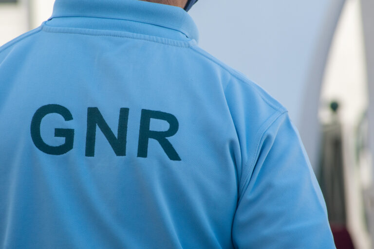 GNR desmantela rede de tráfico que transportava droga do Algarve para ...