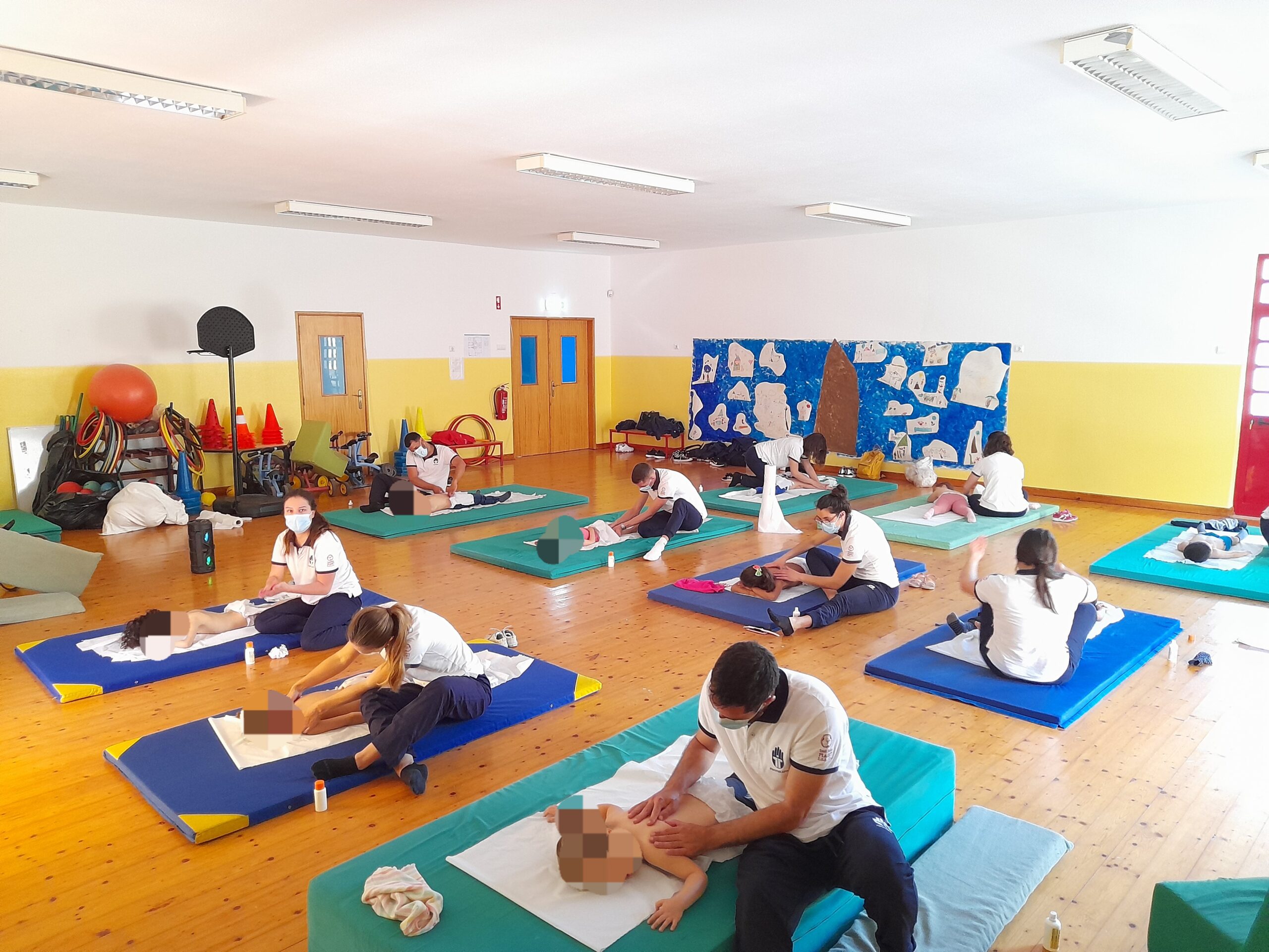 Estudantes de Fisioterapia do Instituto Piaget de Silves aprendem