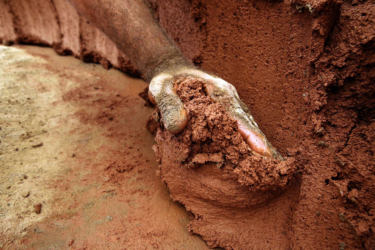 Pés na Terra e Mãos à Obra