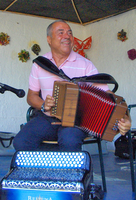 Accordionist Lacobrigense Tino Costa celebrates 45th anniversary of ...