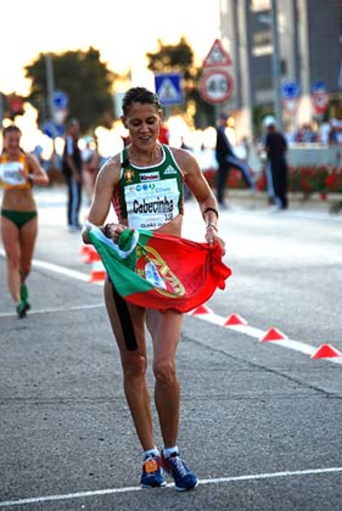 Olga Kaniskina é tricampeã da marcha atlética de 20 quilômetros